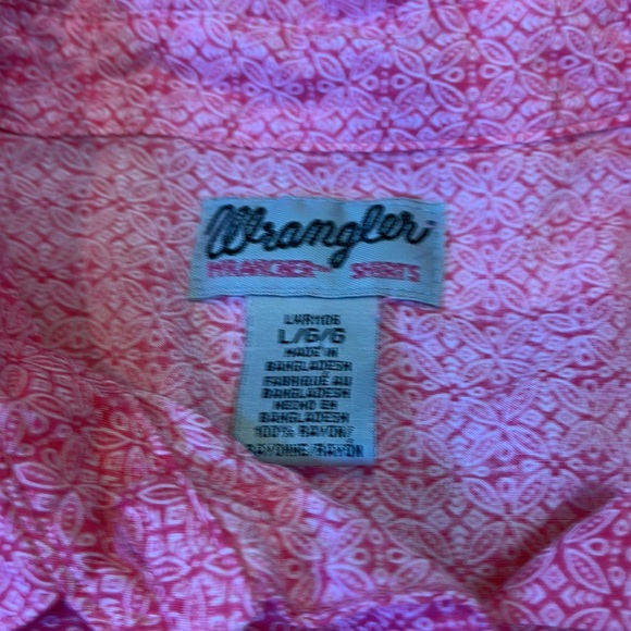 Woman’s Wrangler Pearl Snap! - Picture 3 of 3